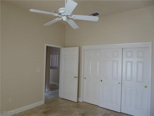 Building Photo - 2545 Youngdale Dr