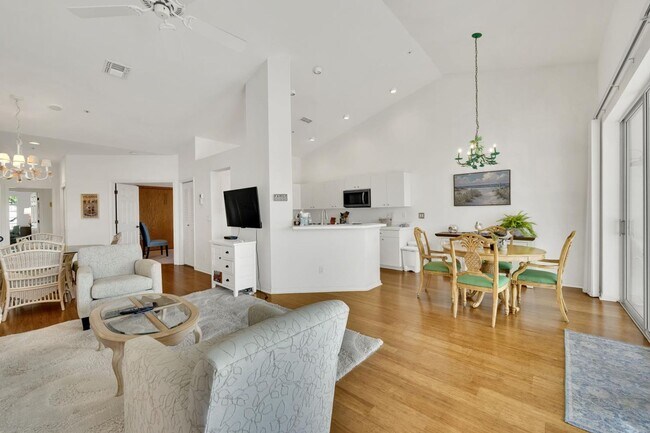 Building Photo - Seasonal 3br 2bath Condo in Harbor Lakes C...