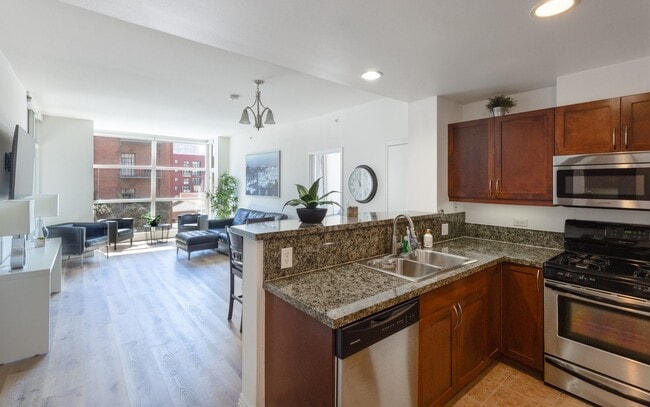 Building Photo - 530 K St
