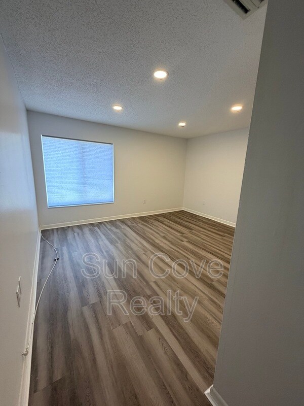 Building Photo - 9940 7th Way N