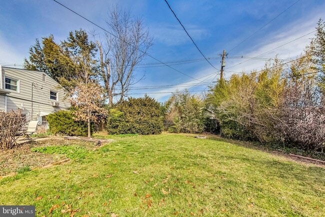 Building Photo - 1208 Pinewood Dr