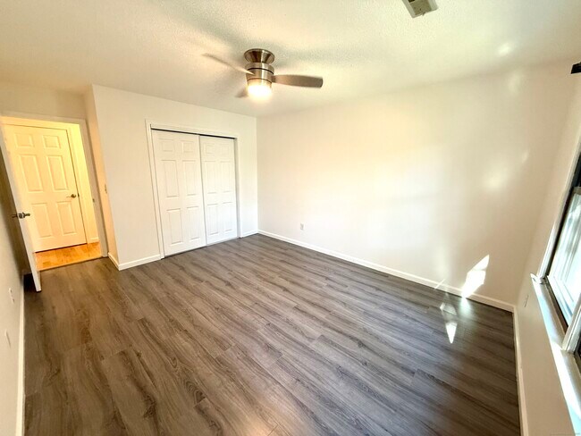 Building Photo - 495 Vincelette St