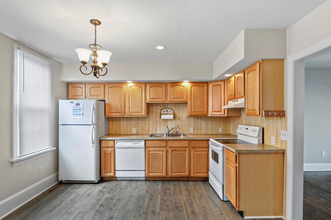 Building Photo - 107 W High St