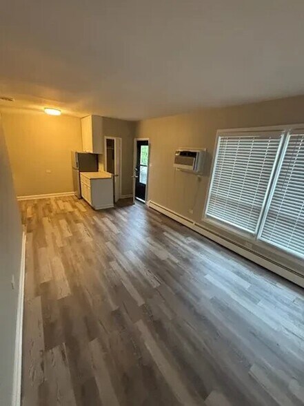 Building Photo - 5565 W 95th St