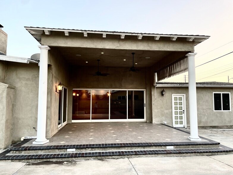 Building Photo - 8781 La Grand Ave