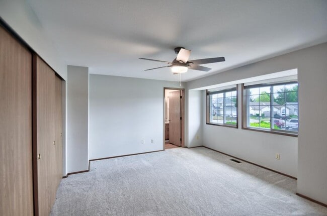 Building Photo - 6120 60th Ct SE