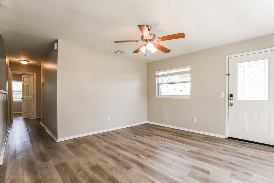 Building Photo - 218 Woodmere Blvd
