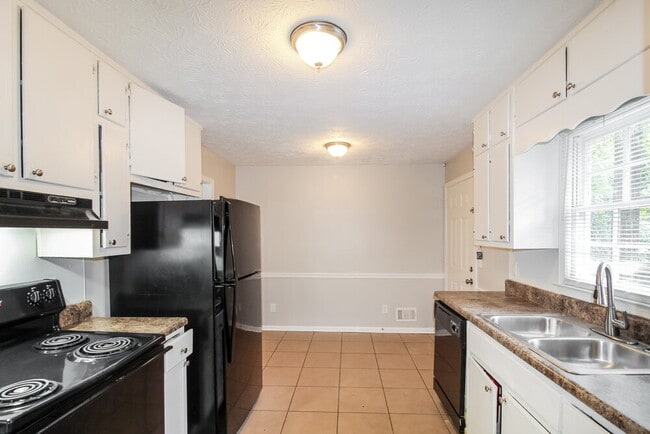 Building Photo - 2918 High Brook Way SE