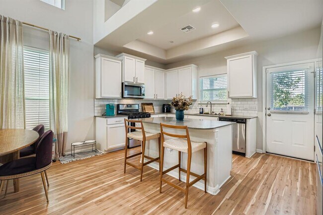 Building Photo - 9708 Dawn Pearl Dr