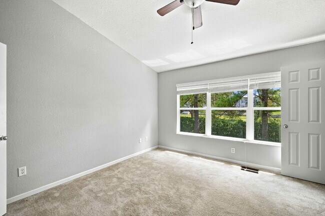 Building Photo - END-UNIT TOWNHOME FOR RENT IN GATED WYNCHASE AT FORE RANCH!