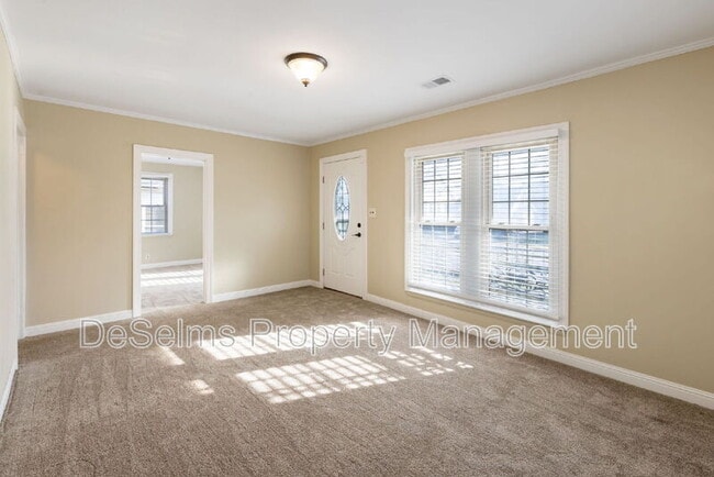 Building Photo - 922 Wedgewood Ave