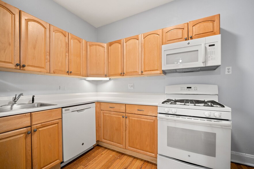 Building Photo - 2611 N Dayton St