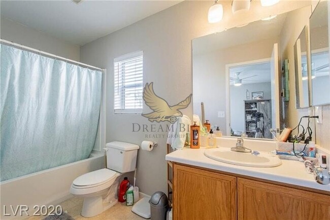 Building Photo - 548 Haunts Walk Ave