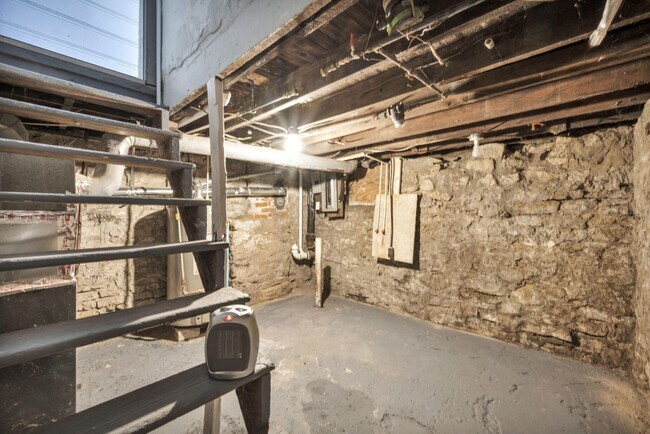 Building Photo - 365 S Eureka Ave