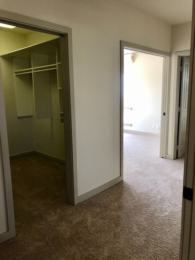 Building Photo - 3/2.5/2 Home - Located in the Beautiful Gated Community at Kahalakua- Endless Views!