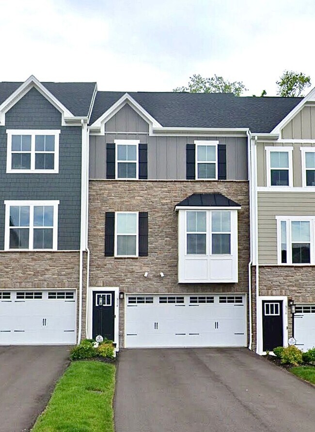Primary Photo - Canonsburg - 3 Bedroom 2.5 Bathroom Townhome For Rent