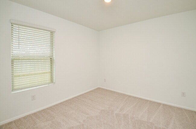 Building Photo - 27127 Breakaway Ln
