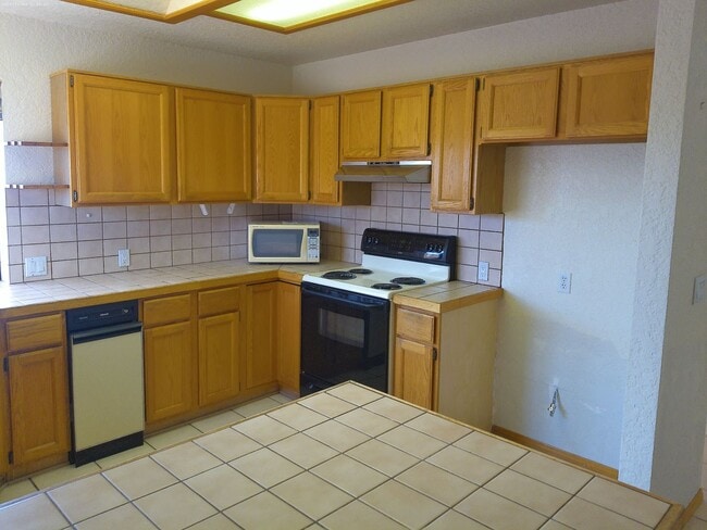 Building Photo - 1771 Miramar Dr
