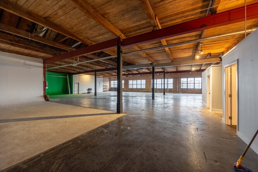 Building Photo - 3134 W Carroll Ave