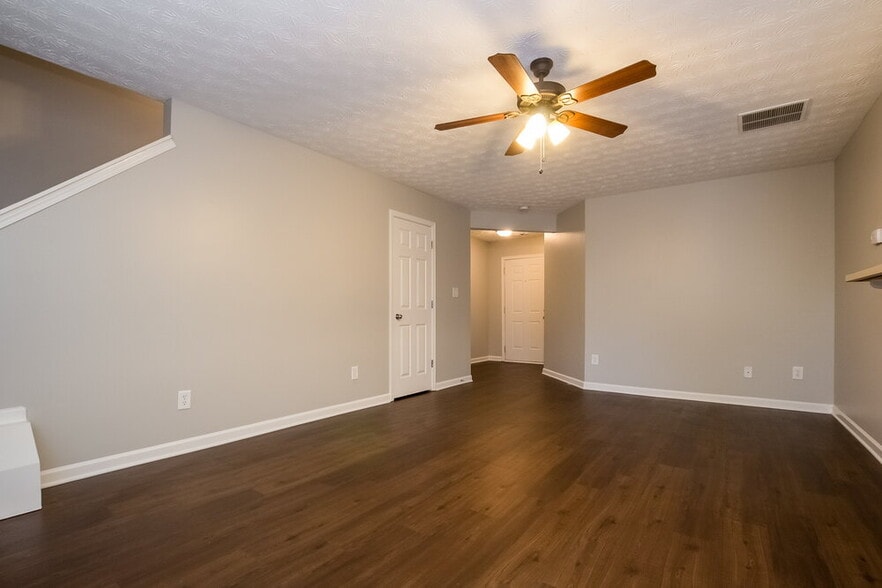 Building Photo - 541 Double Creek Dr