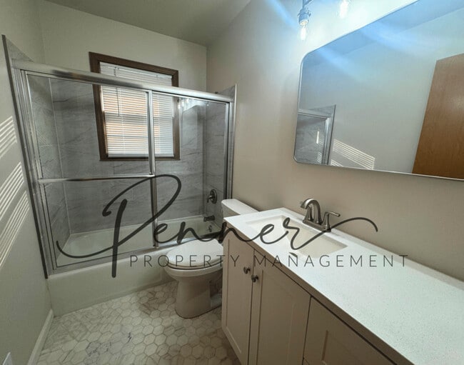 Building Photo - 807 NE Magellan Ave