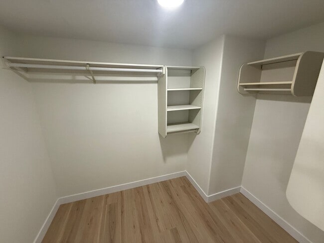 Building Photo - 3-Bedroom Home with Dual Fireplaces, Dual Balconies, and Community Pool in Valencia!