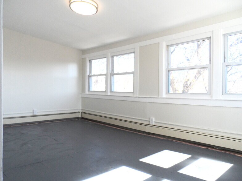 Building Photo - 17 Sewall St