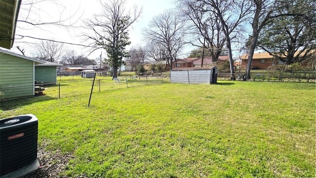 Building Photo - 12121 Hoblitzelle Dr