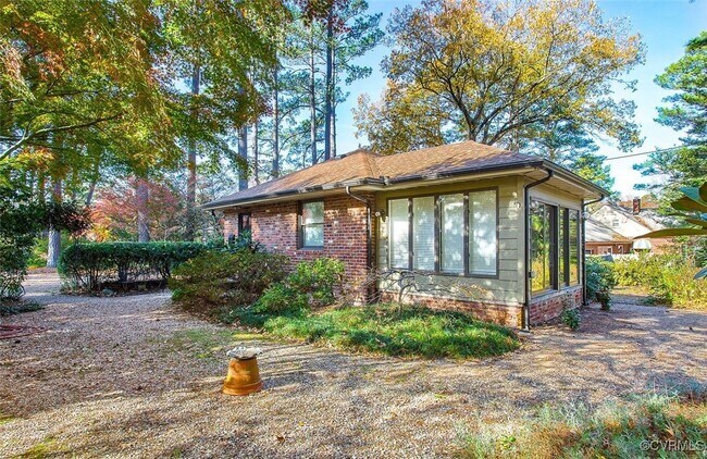 Building Photo - 509 Waveny Rd