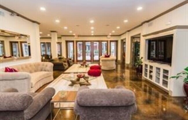 Building Photo - 2400 McCue Rd