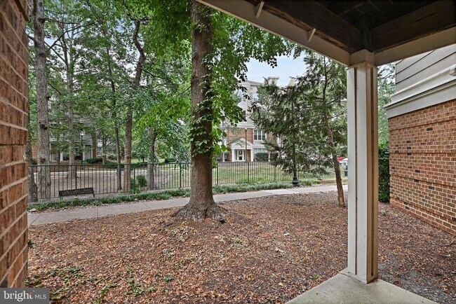 Building Photo - 2204 Westcourt Ln