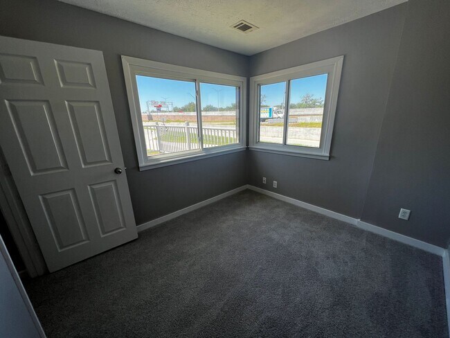 Building Photo - Cozy 3 Bedroom Home in Council Bluffs!