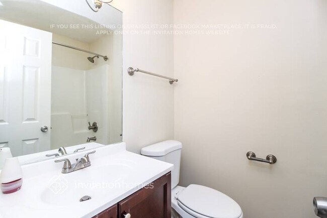 Building Photo - 1718 Independence Dr