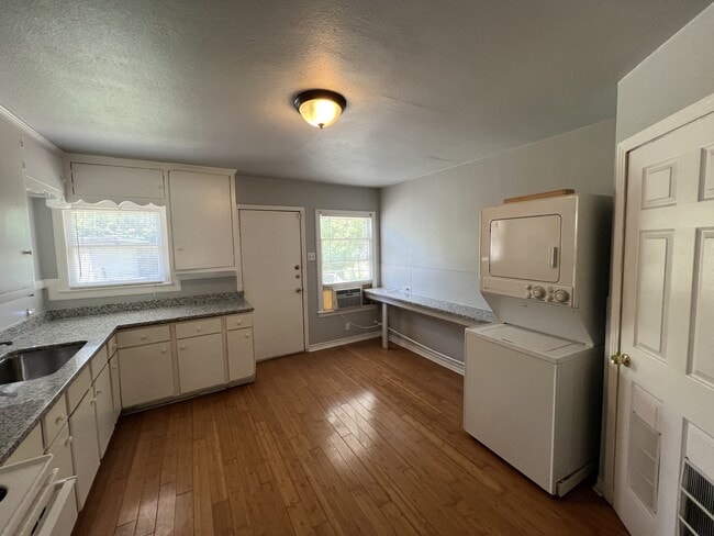 Building Photo - 233 Arvin Dr
