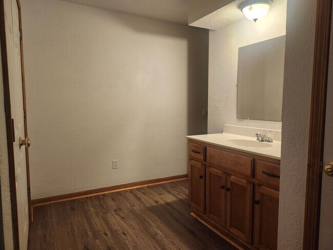 Building Photo - 1405 Neil Ln