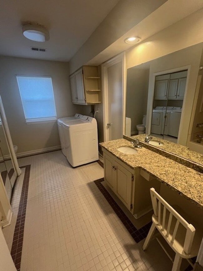 Building Photo - LOVELY CAPE COD WITH 4 BEDS, 2 BATHS AND G...