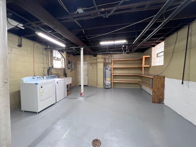 Building Photo - Updated 2BR 1 bath house for rent