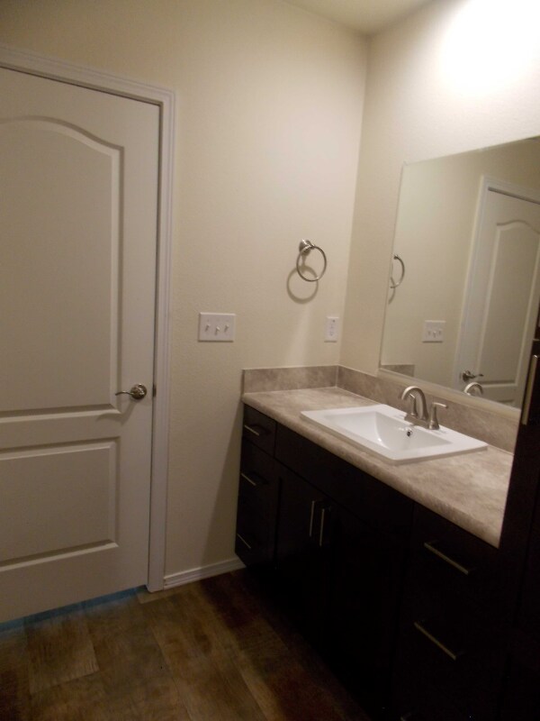 Building Photo - 302 W El Paso Ave