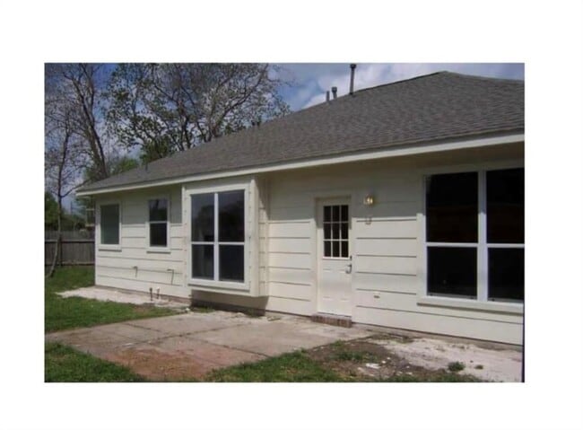 Building Photo - 16539 Amargos Dr