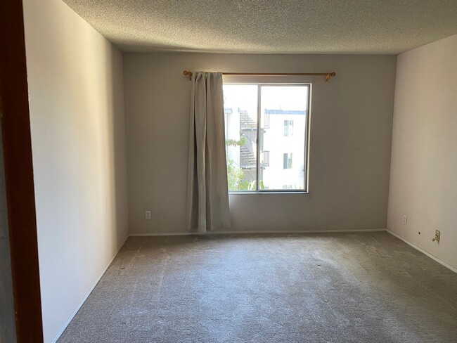 Building Photo - 965 Shorepoint Ct