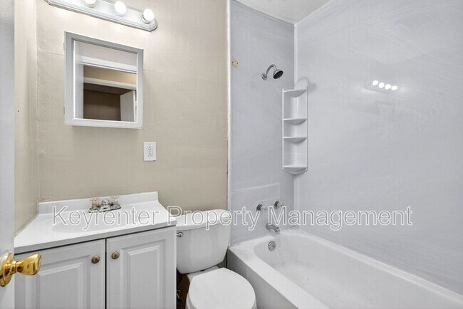 Building Photo - 10115 Saffron Dr