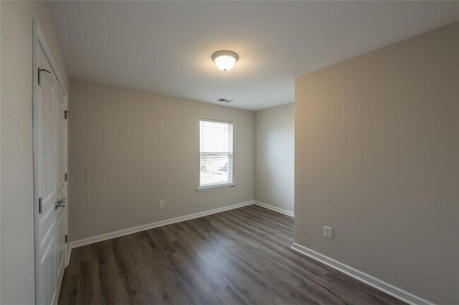 Building Photo - 204 Parc View Ln