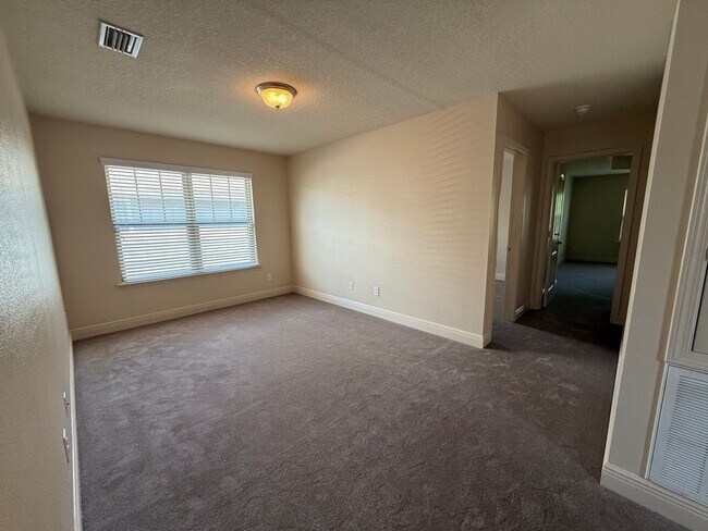 Building Photo - Pensacola - Weatherstone - 4 bedroom, 2.5 ...