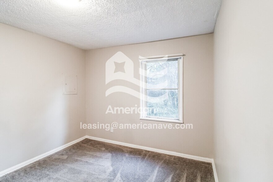 Building Photo - 408 Camellia Cir