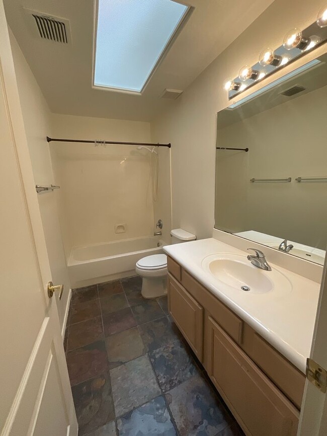 Building Photo - Great northeast location on cul-de-sac, 3 car garage