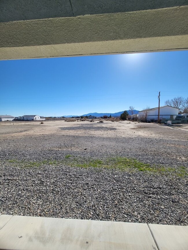 Building Photo - GOLDEN SPRINGS RANCH U8 - W. Betty Avenue