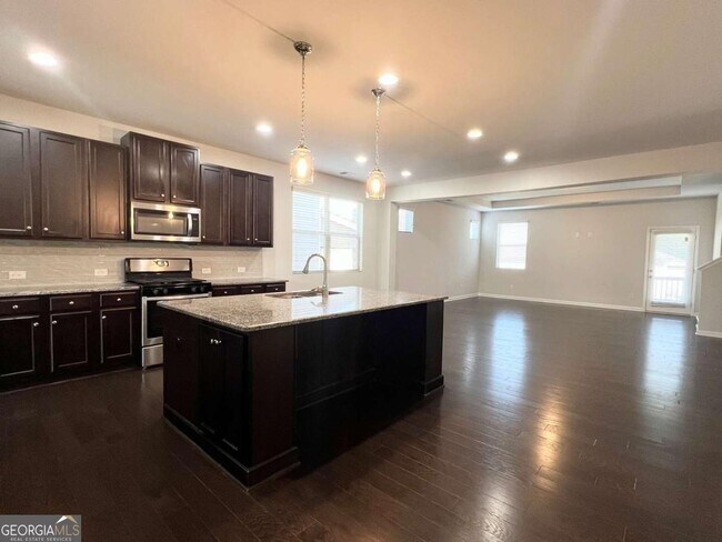 Building Photo - 370 Broadmoor Dr