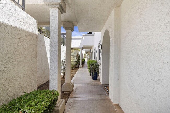 Building Photo - 30902 Clubhouse Drive