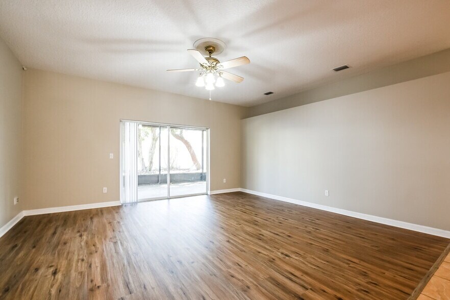 Building Photo - 450 Chapelwood Dr