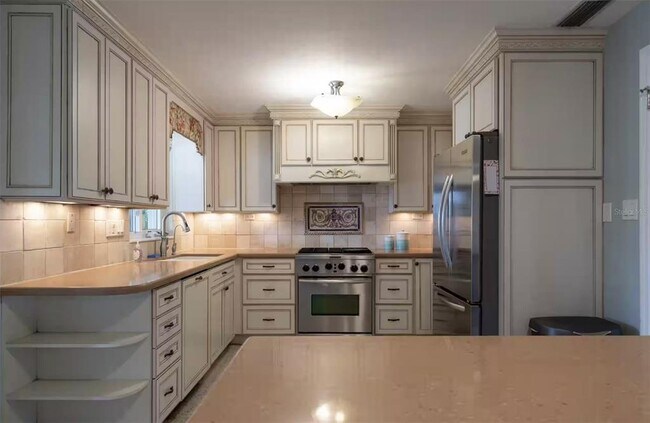 Building Photo - 378 Westwinds Dr